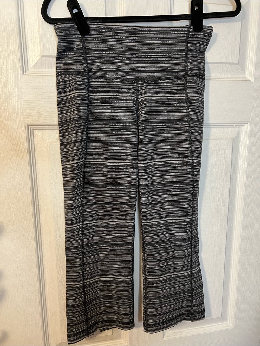 #041 Lululemon Gather & Crow Crop II Cyber Black Deep Coal Size 6 EUC